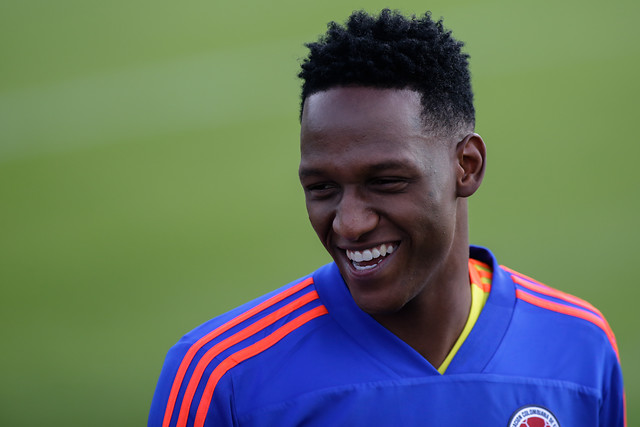 Yerry Mina salió lesionado en su reaparición con el Everton 1 Yerry Mina salió lesionado en su reaparición con el Everton En el estadio Goodison Park los aficionados del Everton presenciaron el regreso de Yerry Mina después de 64 días. El colombiano estuvo ausente por lesión en su pantorrilla y se perdió de siete duelos con su equipo y dos con la Selección.