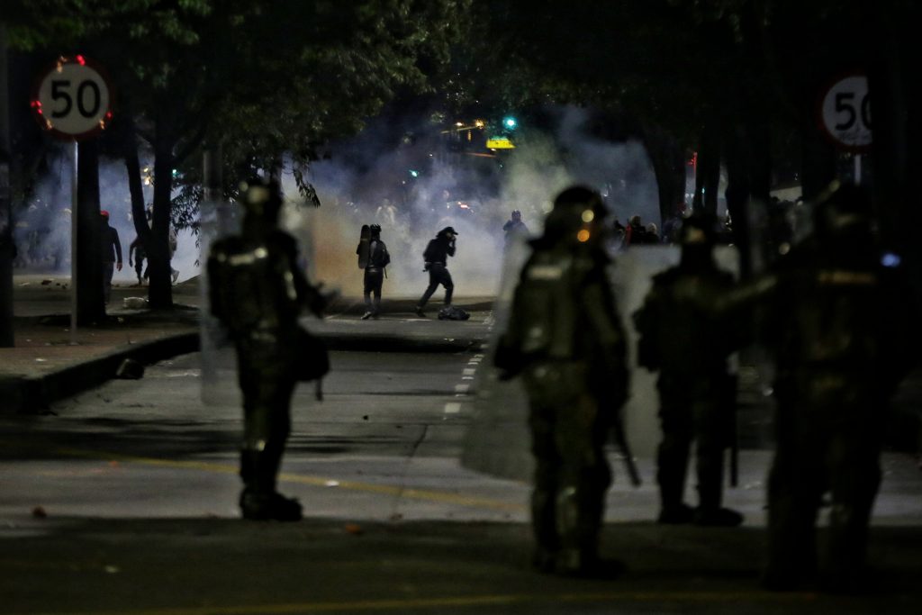 "Ofrezco perdón por no prevenir una tragedia semejante", alcaldesa “Los días 9 y 10 de septiembre de 2020, la Policía Nacional de Colombia reaccionó de forma desproporcionada, ilegal y apartada del principio de humanidad, en la atención de las manifestaciones ciudadanas ocurridas en Bogotá y Soacha, donde se presentaron protestas por el asesinato de Javier Ordóñez en un procedimiento policial”.
