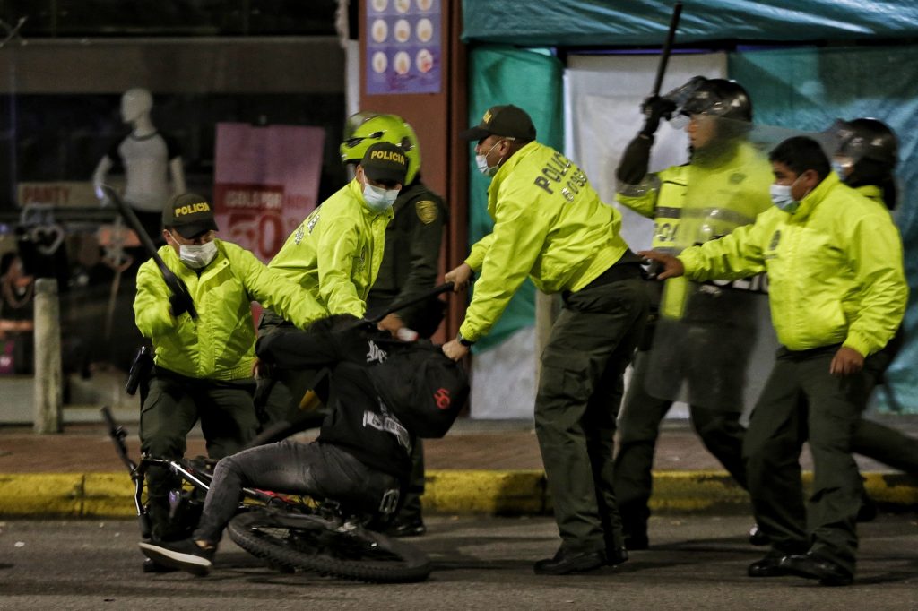 "Ofrezco perdón por no prevenir una tragedia semejante", alcaldesa “Los días 9 y 10 de septiembre de 2020, la Policía Nacional de Colombia reaccionó de forma desproporcionada, ilegal y apartada del principio de humanidad, en la atención de las manifestaciones ciudadanas ocurridas en Bogotá y Soacha, donde se presentaron protestas por el asesinato de Javier Ordóñez en un procedimiento policial”.