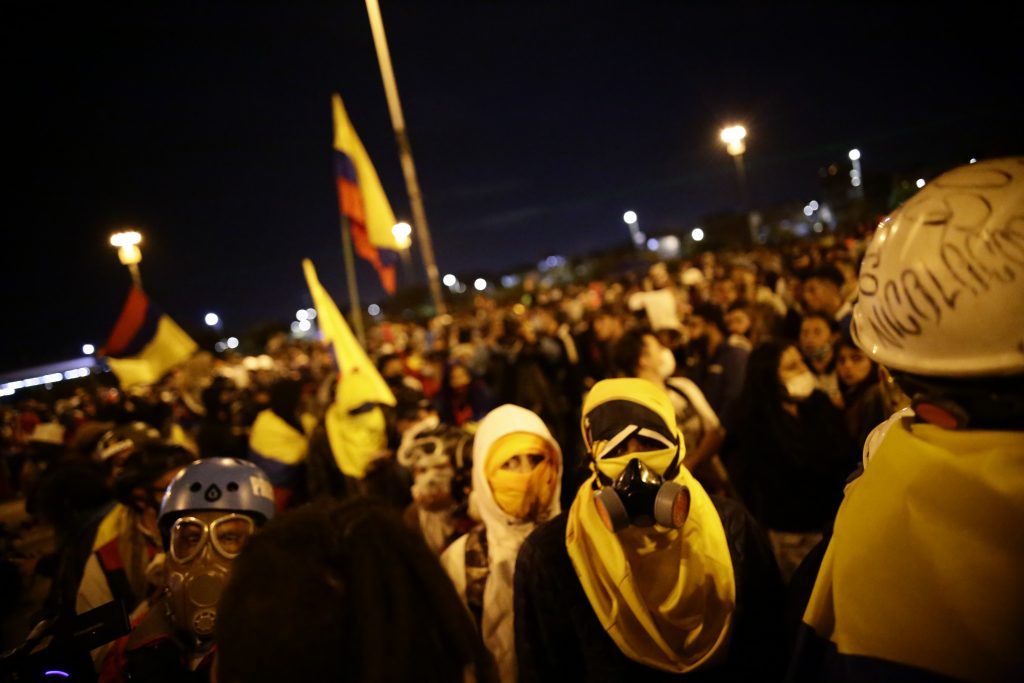 Primera Línea de San Cristóbal no se enfrentará al Esmad 2 Primera Línea de San Cristóbal no se enfrentará al Esmad El Paro Nacional que se dio este año marcó un punto clave en la historia de Colombia; en Bogotá, así como en otras regiones del país, se originó un descontento social que llevó a que muchas personas se movilizaran por las calles exigiendo cambios, y un colectivo que se autodenominó Primera Línea surgió en medio de estas protestas.