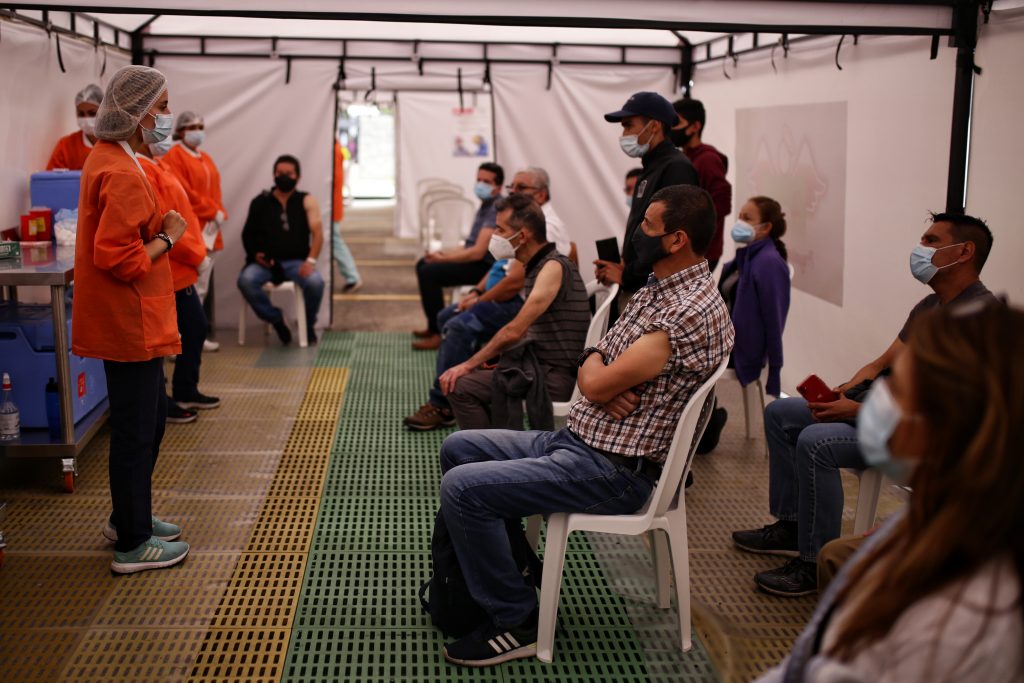 MinSalud inicia distribución de usuarios de Coomeva a EPS receptoras 1 MinSalud inicia distribución de usuarios de Coomeva a EPS receptoras Tras la orden emitida por la Superintendencia Nacional de Salud de liquidar a la EPS Coomeva, este miércoles el Ministerio de Salud empezó la distribución de los casi 1,2 millones de afiliados a otras EPS.