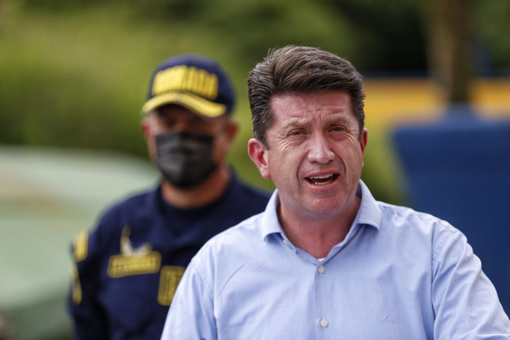 Alias 'El Paisa' y 'Romaña' murieron en eventos diferentes 1 Alias 'El Paisa' y 'Romaña' murieron en eventos diferentes El ministro de Defensa, Diego Molano, desde Bruselas, se refirió a las informaciones sobre la muerte en la frontera con Venezuela de Hernán Darío Velásquez, alias ‘El Paisa’, y Henry Castellanos Garzón, ‘alias Romaña’, cabecillas de la denominada ‘Segunda Marquetalia’, de las disidencias de las Farc.