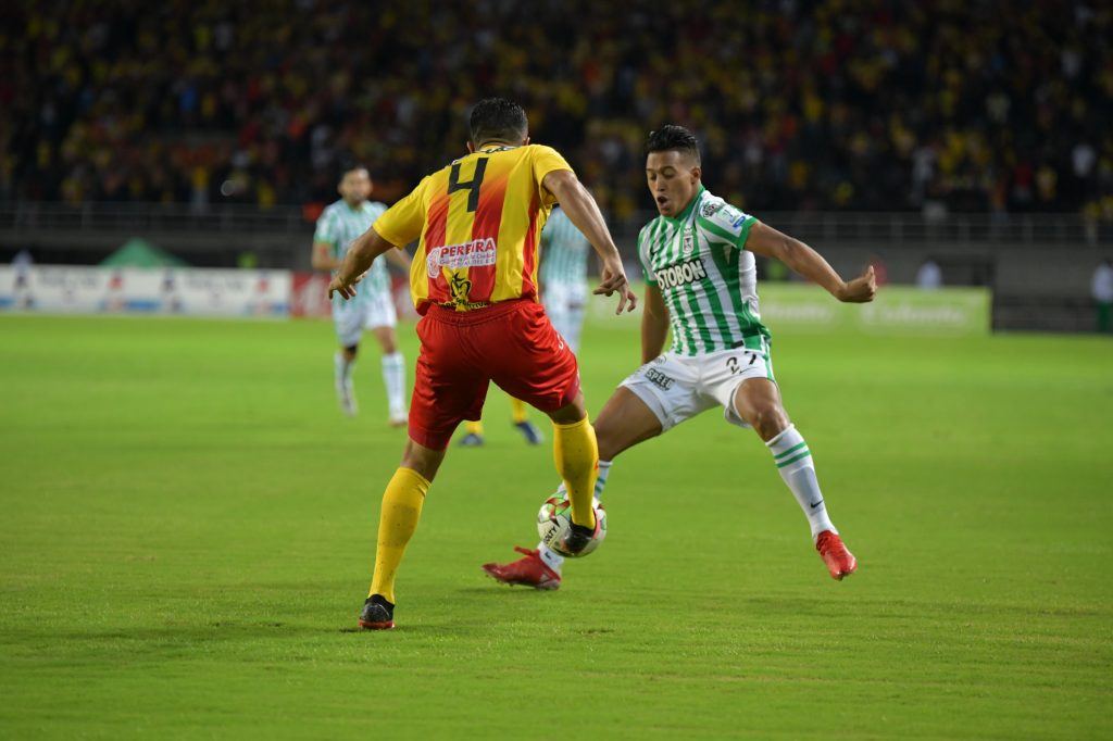 Se fueron de empates en Pereira y Barranquilla por el Grupo A Este miércoles se jugó la segunda fecha del Grupo A de los cuadrangulares semifinales de la Liga BetPlay, en los que se registraron empates, uno en Barranquilla por 2-2 entre el Atlético Junior y el Deportivo Cali, y el otro entre Deportivo Pereira y Atlético Nacional en la capital de Risaralda.