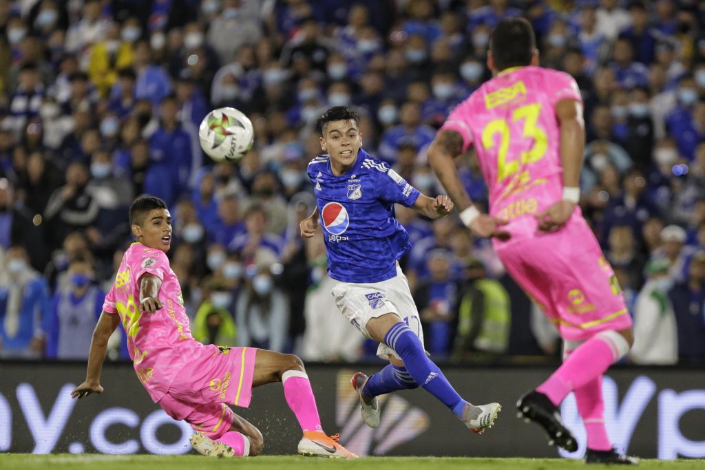 Millos toma impulso al golear 3-0 al Alianza Petrolera Millonarios goleó este jueves 3-0 al Alianza Petrolera, en el estadio El Campín de Bogotá, en juego válido por la segunda fecha del grupo B de los cuadrangulares semifinales de la Liga BetPlay II-2021.