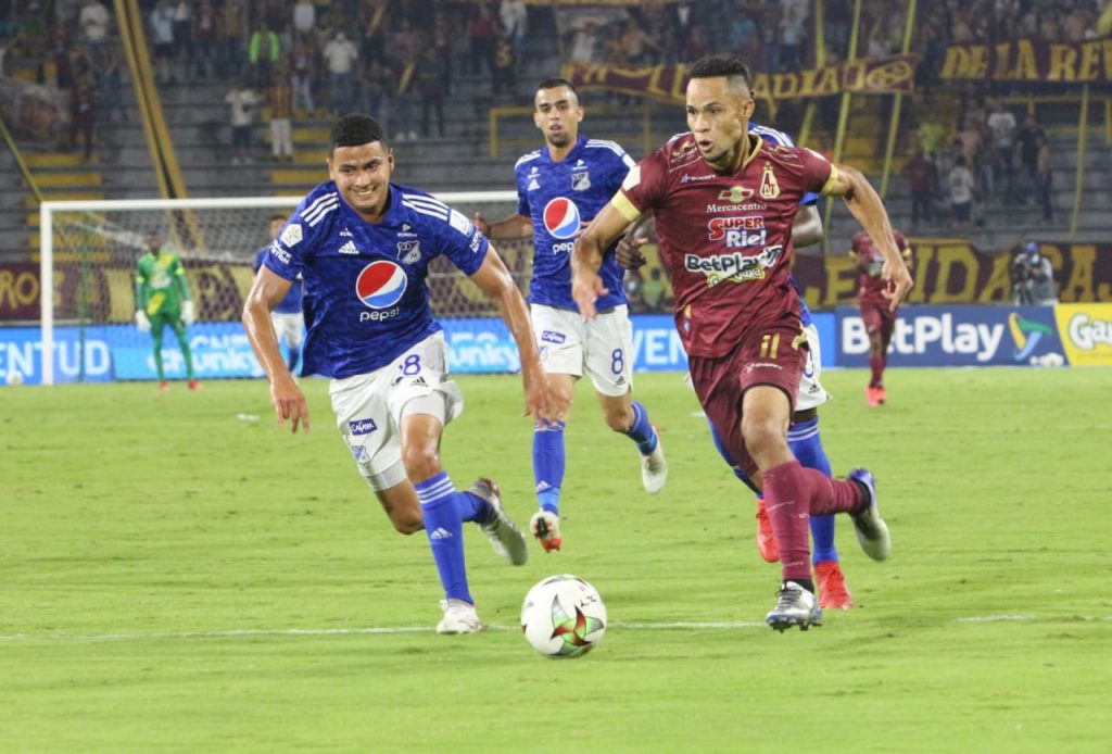 En El Campín, esta noche Millos sale a ganarle al Tolima Los equipos grandes están acostumbrados a dar golpes de autoridad en los momentos decisivos, y Millonarios no puede ser la excepción. Por eso, esta noche (8:05 p.m.), en el Estadio El Campín, frente a su fiel hinchada, el conjunto dirigido por Alberto Gamero tendrá la obligación de superar al Deportes Tolima para igualarlo en puntos en el cuadrangular B de la Liga y depender de sí mismo para regresar a una final