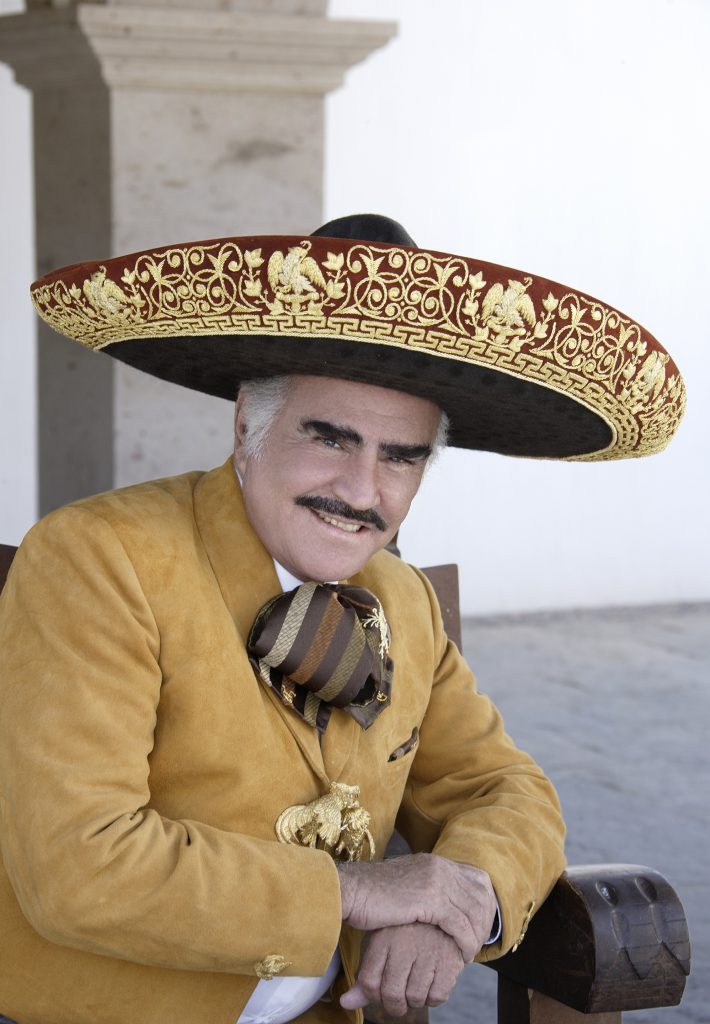 Complicaciones en la salud se llevaron al ídolo de la ranchera Luego de luchar durante meses por su vida en el Hospital Country de Guadalajara tras una caída, Vicente Fernández murió a las 6:15 a.m. de este domingo.