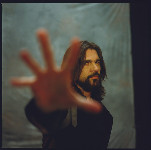 Juanes será honrado por su labor por la paz El cantautor colombiano Juanes, se prepara para recibir un nuevo galardón, esta vez, por su trabajo social que viene desarrollando a la par de su carrera artística.