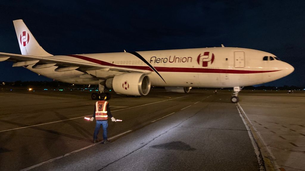 Llegaron otras 501.600 vacunas de Janssen a Colombia 1 Llegaron otras 501.600 vacunas de Janssen a Colombia Un nuevo lote de 501.600 dosis de la vacuna contra el Covid-19 del laboratorio Janssen arribaron al país en la noche de este martes, con el que el Gobierno Nacional espera seguir impulsando la ejecución del Plan Nacional de Vacunación.