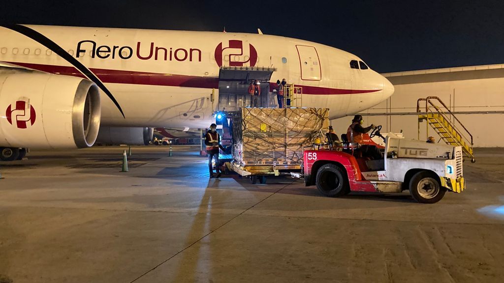 Llegaron otras 501.600 vacunas de Janssen a Colombia 2 Llegaron otras 501.600 vacunas de Janssen a Colombia Un nuevo lote de 501.600 dosis de la vacuna contra el Covid-19 del laboratorio Janssen arribaron al país en la noche de este martes, con el que el Gobierno Nacional espera seguir impulsando la ejecución del Plan Nacional de Vacunación.