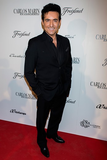 Murió Carlos Marín, cantante de IL Divo 1 Murió Carlos Marín, cantante de IL Divo El cantante de Il Divo Carlos Marín ha fallecido este domingo a los 53 años, según ha informado el grupo a través de Twitter. El artista llevaba ingresado desde el pasado 8 de diciembre en un centro médico de Manchester con un estado de salud grave.