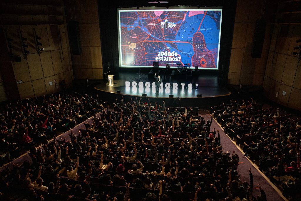 Empezó Bogoshorts, el festival de cortometrajes de Bogotá 1 Empezó Bogoshorts, el festival de cortometrajes de Bogotá Si está buscando plan para hacer en Bogotá y le encanta ver cortos, le tenemos el plan, y es que anoche se inauguró en Bogotá el ‘Festival de cortos’. Después de casi dos años regresó en su versión 19 el Festival, en una noche inaugural que se llevó a cabo en el Teatro Jorge Eliecer Gaitán.