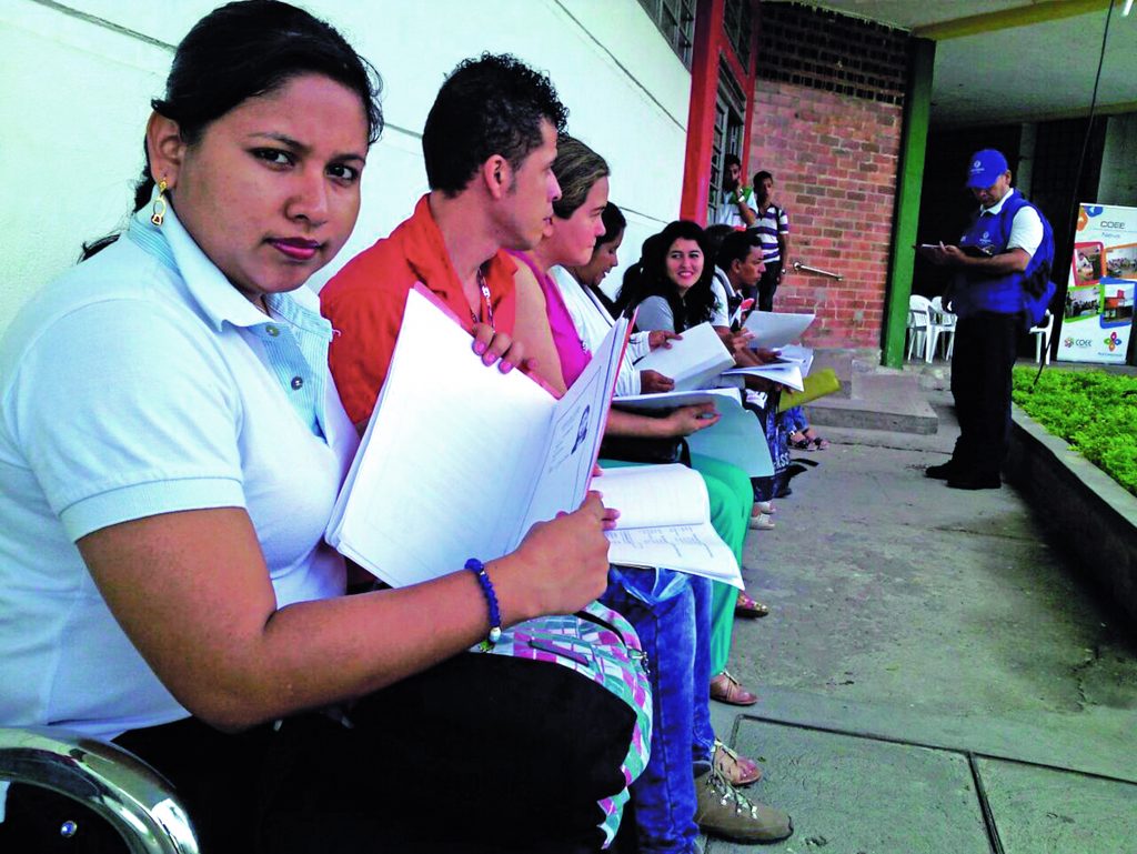 Ayuda para que jóvenes consigan camello Una de las grandes preocupaciones de los jóvenes es el tema del desempleo y el conseguir trabajo. El más reciente dato del Dane en este aspecto confirma una cifra preocupante: un total de 1.46 millones de jóvenes no tenían trabajo (en lo meses de junio, julio y agosto de este año), lo que equivale a un 21.5%.