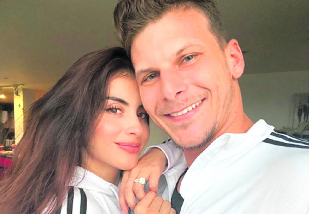 ¡Qué parejas tan tóxicas! Un agarrón de no terminar es el que vienen protagonizando Andrea Valdiri y su ex, el cantante Lowe León. Tras terminar su relación, y con una hija de por medio, ahora se tiran durísimo y para ello han utilizado sus redes sociales.