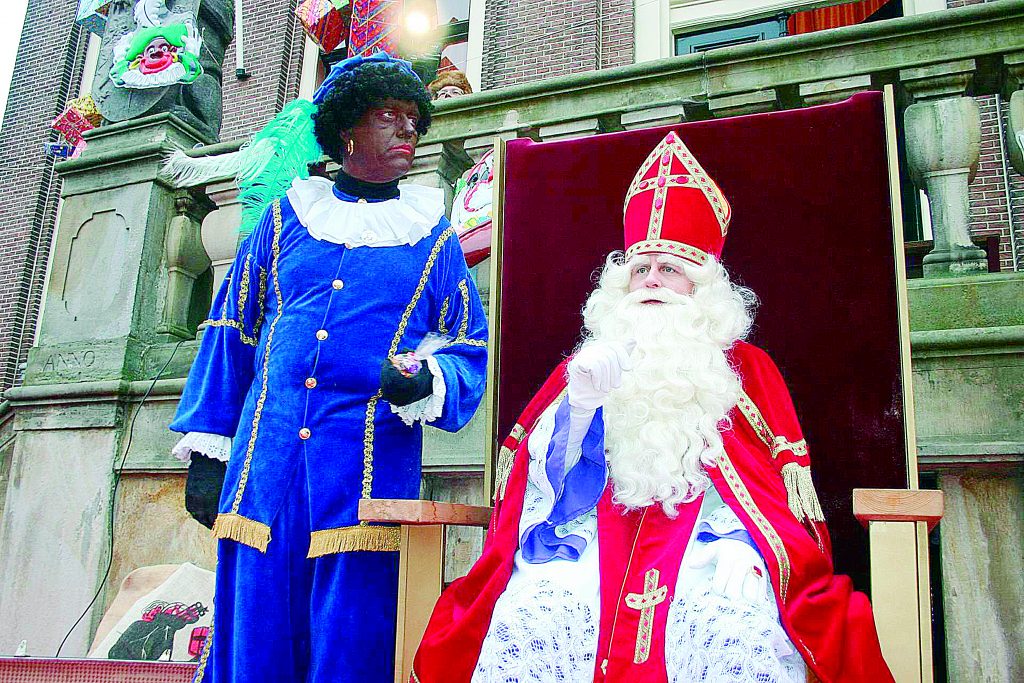 Así celebran la Navidad en otros países 3 Así celebran la Navidad en otros países Alrededor del planeta, cada país tiene sus propias tradiciones para celebrar la Navidad.