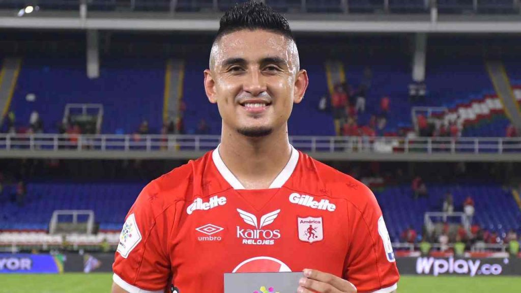 Jerson Malagón sería nuevo refuerzo de Santa Fe para 2022 Independiente Santa Fe se encuentra reforzando su plantel de cara a los retos que se avecinan en la Liga BetPlay 2022. Este jueves se conoció que un jugador que vestía la camiseta del América está muy cerca de llegar al elenco del primer campeón colombiano.