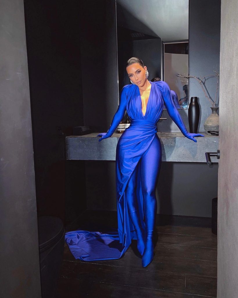 Kim Kardashian superó importante examen de derecho La estrella de las redes sociales y la televisión&nbsp;Kim&nbsp;Kardashian aprobó, luego de tres intentos infructuosos, un examen de derecho en California, primer paso en su sueño de convertirse en abogada, anunció el lunes.&nbsp;