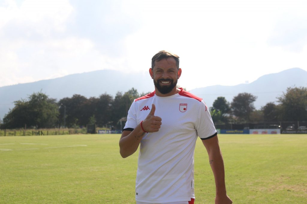 Jerson Malagón sería nuevo refuerzo de Santa Fe para 2022 Independiente Santa Fe se encuentra reforzando su plantel de cara a los retos que se avecinan en la Liga BetPlay 2022. Este jueves se conoció que un jugador que vestía la camiseta del América está muy cerca de llegar al elenco del primer campeón colombiano.