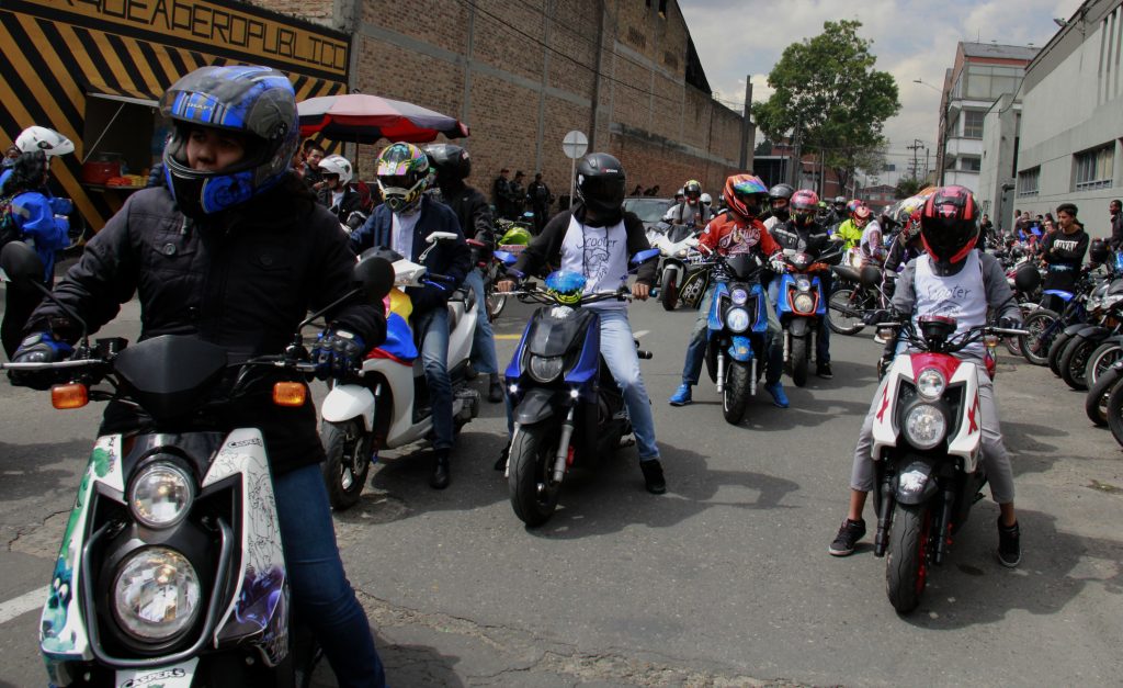 ¡Preste atención a los puntos donde habrán plantones de moteros hoy! 1 ¡Preste atención a los puntos donde habrán plantones de moteros hoy! Luego de las medidas anunciadas por el distrito para hacerle frente a la inseguridad, entre las que se especificó que a partir del 11 de abril se restringe el parrillero en moto durante tres días en la semana, las protestas no se han hecho esperar y hoy se contemplan plantones.