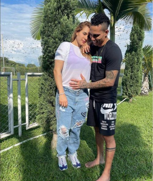 Gago y Paola, exparticipantes del 'Desafío', esperan a su primer hijo 2 Gago y Paola, exparticipantes del 'Desafío', esperan a su primer hijo La pareja contó a través de las redes sociales que están esperando un niño. Sería el primer bebé de Paola y el segundo para Gago.