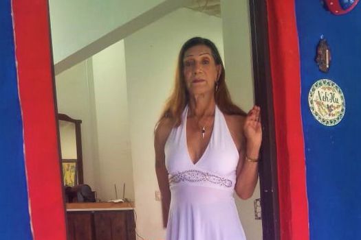 Trans tienen derecho a pensión de vejez a la misma edad que cisgénero La Sala Plena de la Corte Constitucional realizó un importante precedente en materia pensional y determinó que las personas transgénero tienen derecho a acceder a la pensión de vejez a la misma edad que lo hacen las mujeres cisgénero, es decir, aquellas mujeres que tienen identidad de género que coincide con su sexo asignado.
