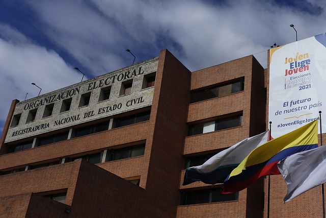 Registraduría dice que la caída de su página no fue una falla técnica 7 Registraduría dice que la caída de su página no fue una falla técnica La Registraduría Nacional del Estado Civil desde horas de la mañana presentó complicaciones en la aplicación Infvotantes y la página web de la entidad, al respecto el registrador Alexander Vega dijo: "No fue una falla técnica" y confirmó que gracias a la labor de la seguridad cibernética del Estado y la Policía se logró restablecer el servicio de las dos plataformas.