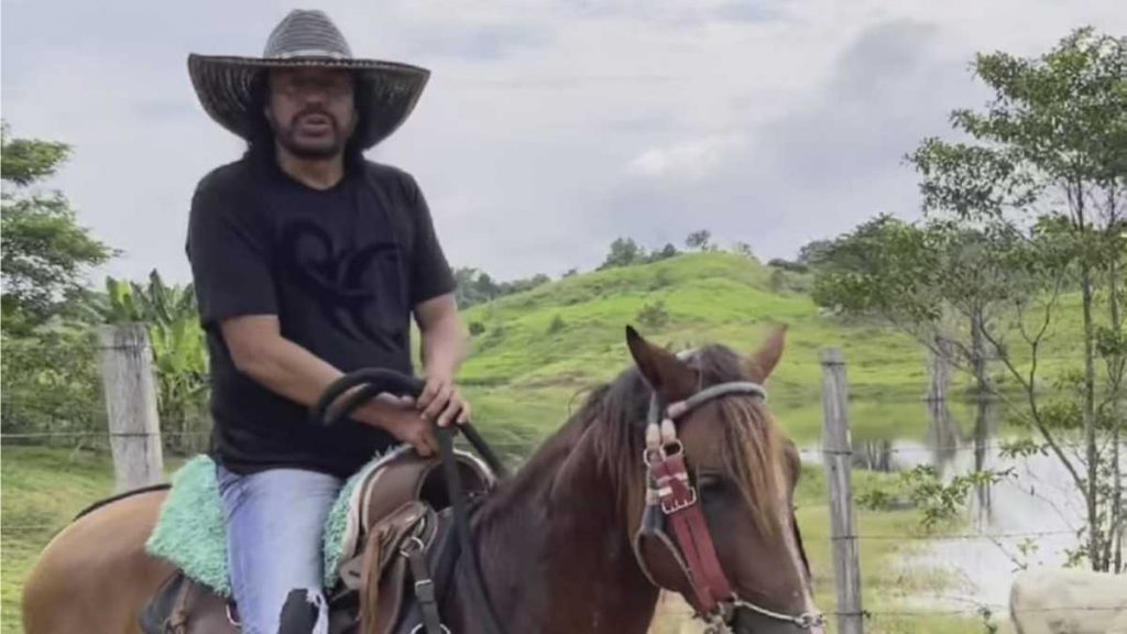 René Higuita se cansó de las extorsiones 1 René Higuita se cansó de las extorsiones Los bandidos siempre están a la orden del día, y es que cualquier ciudadano en el territorio nacional puede ser víctima de ellos. Entre los delitos más comunes se encuentra la extorsión, con la que los criminales, por medio de intimidaciones y amenazas, buscan conseguir algún beneficio, ya sea económico o de otro tipo.