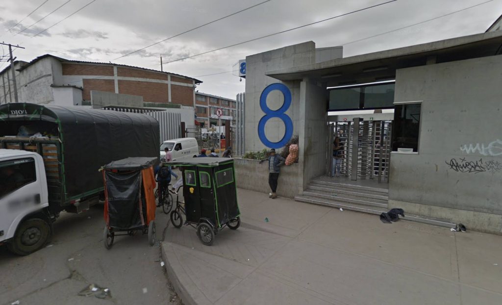Homicidio a plena luz del día en la puerta 8 de corabastos El sol le golpeaba el rostro con todo su esplendor a un joven que de manera misteriosa estaba en su bicicleta en medio del tumulto habitual de un domingo por la tarde frente a la puerta 8 de la central de Abastos, en el corazón del barrio María Paz.