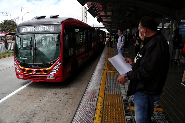 Aliste el bolsillo: $150 subirá el pasaje de TransMilenio y SITP 1 Aliste el bolsillo: $150 subirá el pasaje de TransMilenio y SITP No se ha acabado el 2021 y ya tenemos el primer guayabo de año nuevo, pues el Distrito confirmó que el servicio de transporte subirá $150 a partir del 11 de enero. Así las cosas, quienes vayan a tomar el servicio de TransMilenio deberá pagar por pasaje $2.650, mientras que el valor para los buses azules será de $2.450.