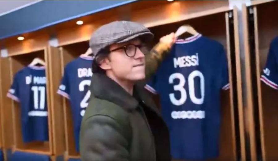 Tom Holland mostró su fanatismo por Lionel Messi Tom Holland, protagonista de la película 'Hombre Araña: sin camino a casa', publicó este miércoles un video en sus redes sociales en el que muestra varias actividades hechas en París, entre ellas un emotivo encuentro con el futbolista Lionel Messi.