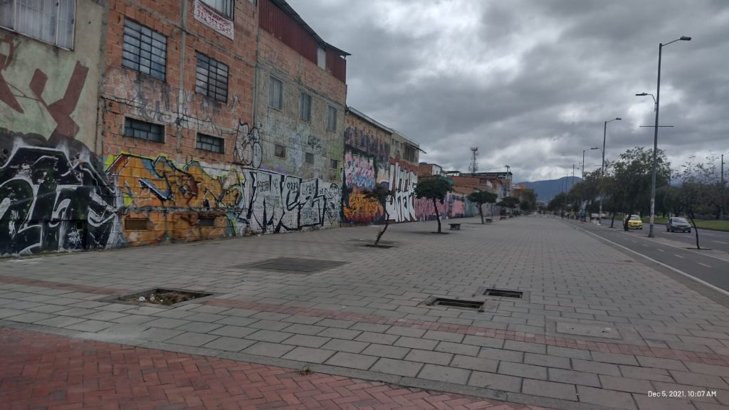 Asesinan a una mujer en el barrio Tintala 1 Asesinan a una mujer en el barrio Tintala Los rumores sobre el asesinato de una mujer en el barrio Tintala (Kennedy), en la noche del sábado, rondan por las calles del vecindario; pero ninguno se atrevió a pronunciarse con seguridad sobre estos hechos de muerte.