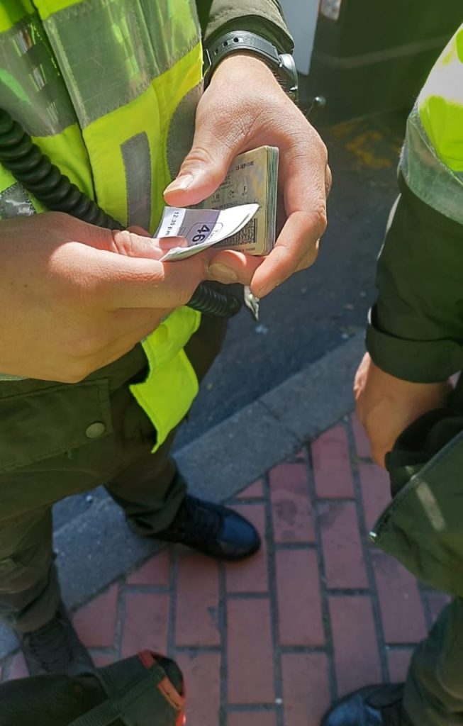 En Centro Mayor vendían turnos ilegales para vacunación 2 En Centro Mayor vendían turnos ilegales para vacunación En las últimas horas la Secretaría de Salud dio a conocer la captura de tres personas que, de manera irregular, vendían turnos para la vacunación contra el coronavirus. Estos sujetos hacían su actividad ilegal en el Centro Comercial Centro Mayor.