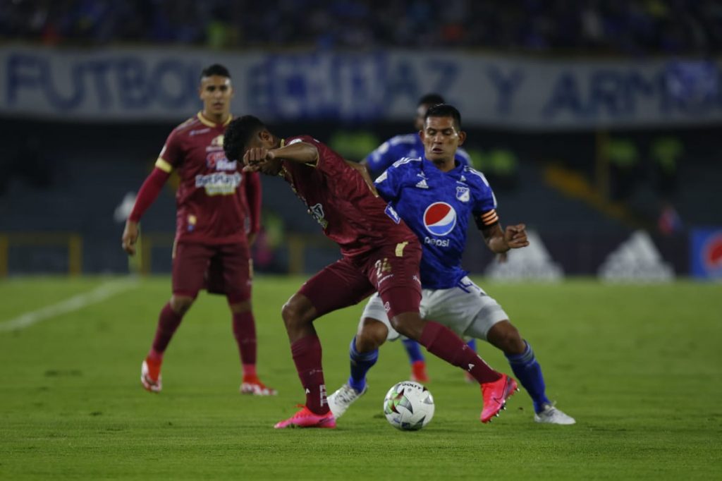 Tolima le empató en el minuto 90, en los cuadrangulares Nuevamente Millonarios dejó escapar el triunfo, en El Campín. Anoche, frente al Tolima, el equipo 'Embajador' iba ganando 1-0, pero en el minuto 90 el equipo 'Pijao' le empató 1-1. Se le complican las opciones de meterse a la final.