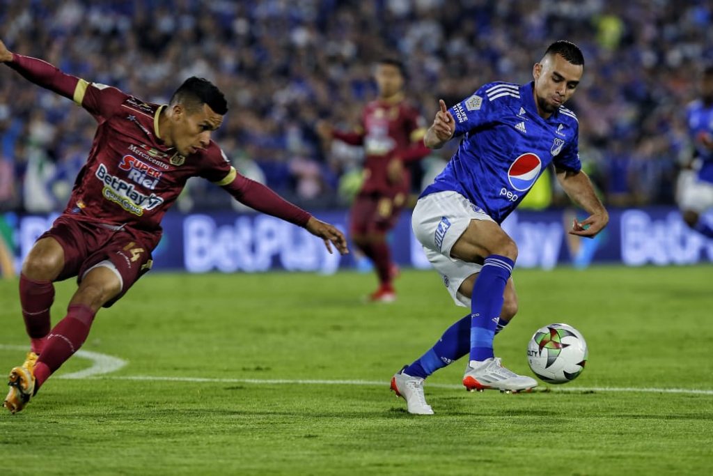 Tolima le empató en el minuto 90, en los cuadrangulares 2 Tolima le empató en el minuto 90, en los cuadrangulares Nuevamente Millonarios dejó escapar el triunfo, en El Campín. Anoche, frente al Tolima, el equipo 'Embajador' iba ganando 1-0, pero en el minuto 90 el equipo 'Pijao' le empató 1-1. Se le complican las opciones de meterse a la final.