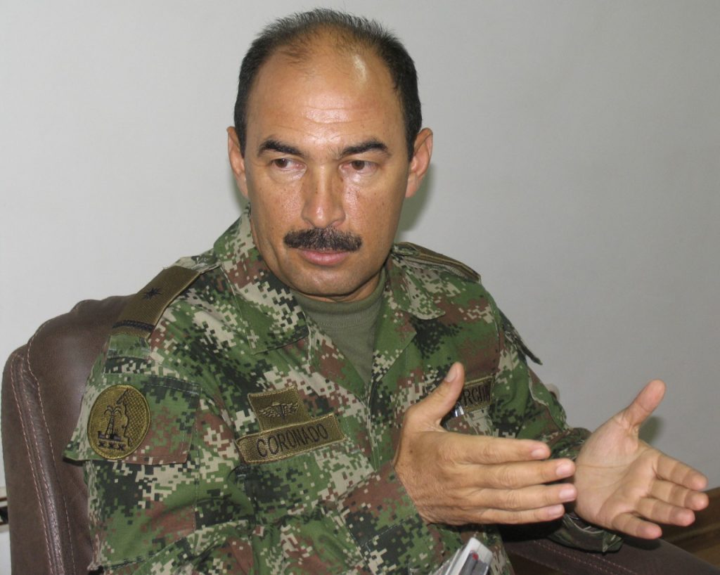 21 integrantes del Ejército aceptan el asesinato de 247 civiles Veintiún militares, incluido un general, admitieron su responsabilidad en la ejecución de cientos de civiles que presentaron como caídos en combate, según dio a conocer el tribunal de paz este viernes.