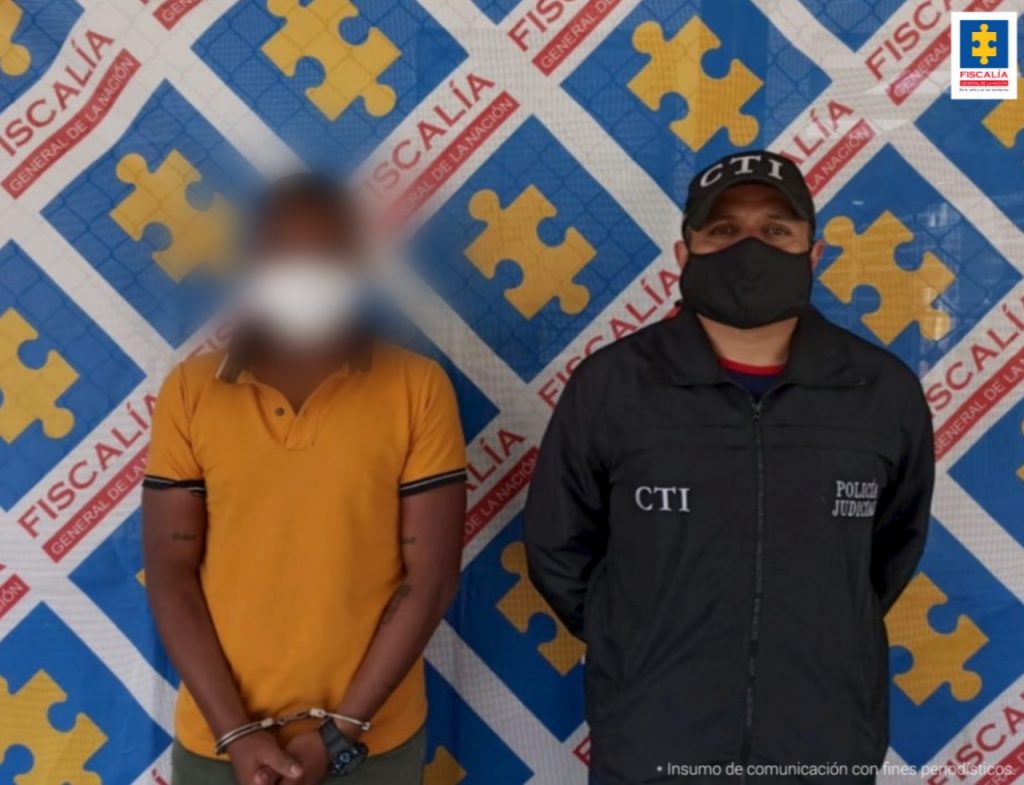 A prisión mujer y su pareja señalados de la muerte de su bebé 2 A prisión mujer y su pareja señalados de la muerte de su bebé La Fiscalía logró la judicialización de una mujer y su pareja sentimental porque presuntamente golpearon y le causaron la muerte a un menor de apenas 2 años de edad en Bogotá, el pasado 3 de diciembre.