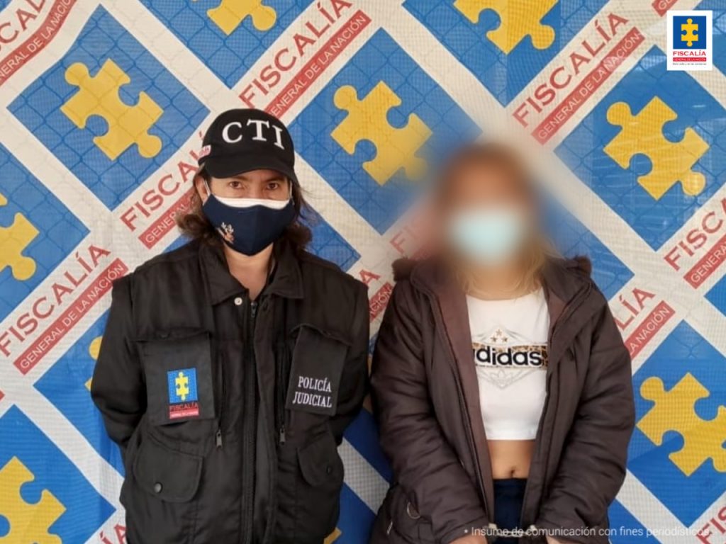 A prisión mujer y su pareja señalados de la muerte de su bebé 1 A prisión mujer y su pareja señalados de la muerte de su bebé La Fiscalía logró la judicialización de una mujer y su pareja sentimental porque presuntamente golpearon y le causaron la muerte a un menor de apenas 2 años de edad en Bogotá, el pasado 3 de diciembre.