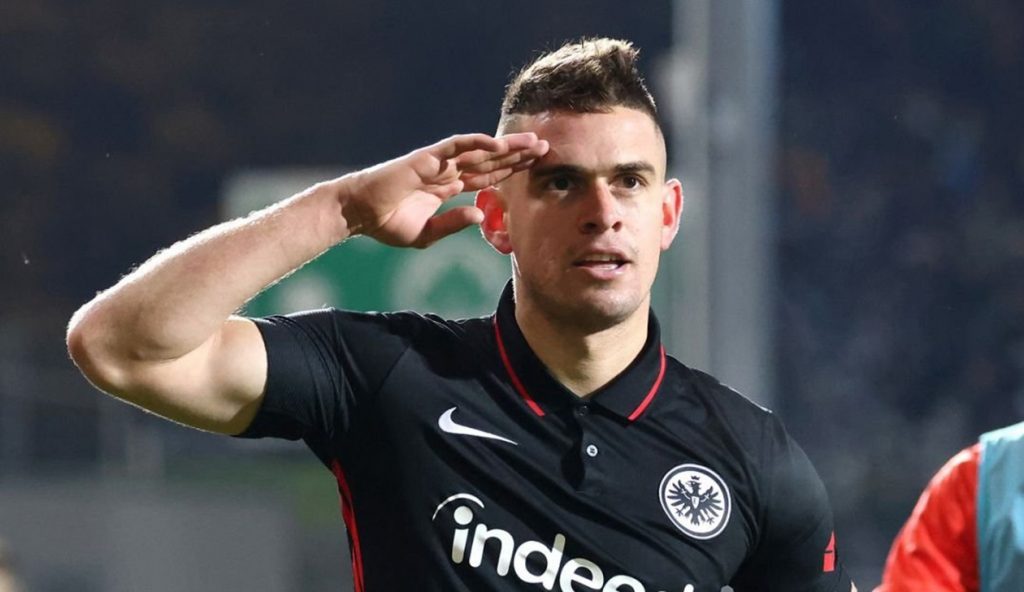 Borré fue figura en la victoria del Frankfurt en la Bundesliga 1 Borré fue figura en la victoria del Frankfurt en la Bundesliga Un partido redondo tuvo este miércoles el delantero colombiano Rafael Santos Borré, pues aportó una anotación y un pase de gol para la victoria de su equipo, el Eintracht Frankfurt, 2-3 como visitante contra el Borussia Monchengladbach, por la jornada 16 de la Bundesliga.
