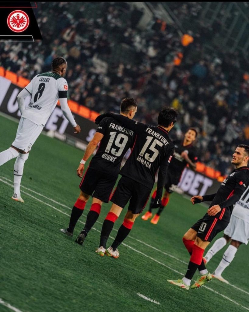 Borré fue figura en la victoria del Frankfurt en la Bundesliga 2 Borré fue figura en la victoria del Frankfurt en la Bundesliga Un partido redondo tuvo este miércoles el delantero colombiano Rafael Santos Borré, pues aportó una anotación y un pase de gol para la victoria de su equipo, el Eintracht Frankfurt, 2-3 como visitante contra el Borussia Monchengladbach, por la jornada 16 de la Bundesliga.