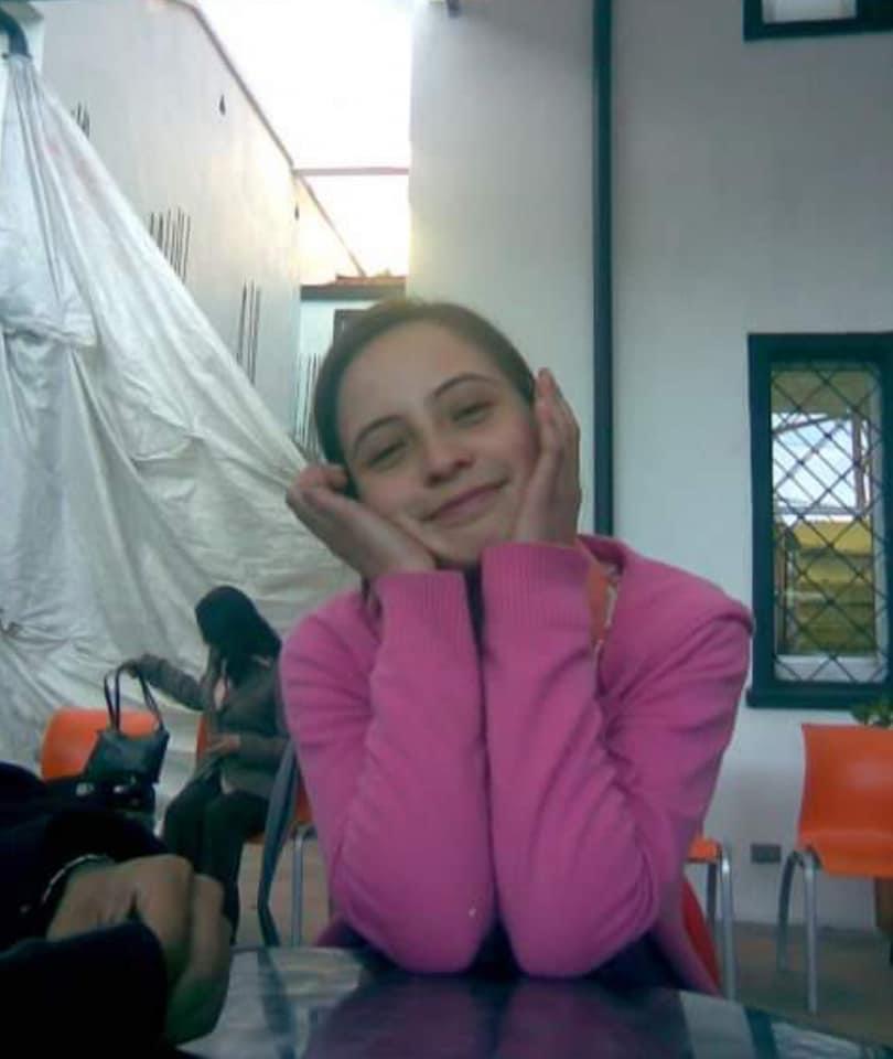 Policía ofrece recompensa para ubicar al asesino La delincuencia no da tregua y sigue arrebatándoles la vida a los ciudadanos en Bogotá. En la últimas horas se conoció el caso de Cindy Natalia Castillo, una periodista de 32 años que trabajaba como asesora de comunicaciones en la Naciones Unidas (ONU), y quien fue asesinada en la madrugada de hoy en el sector de Galerías (Teusaquillo).