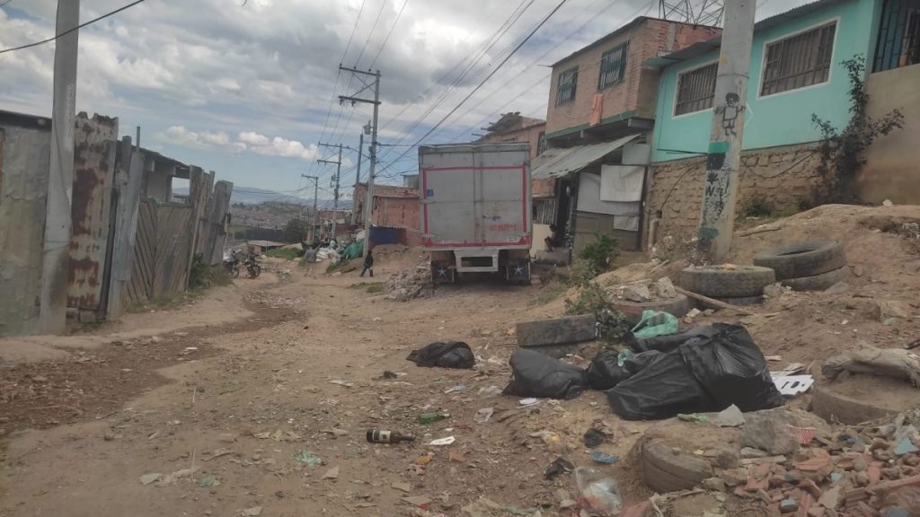 A Brayan y Luis Miguel su cuñado los cogió a bala Asustada y sintiéndose desprotegida, una mujer salió de su casa como pudo, luego de que su pareja sentimental la estuviera agrediendo física y verbalmente; corrió hasta la casa de sus familiares y les pidió ayuda a sus dos hermanos, quienes llenos de ira enfrentaron al agresor de su hermana y evitaron que el hombre siguiera maltratándola. Esto significó la sentencia de muerte para uno de ellos.