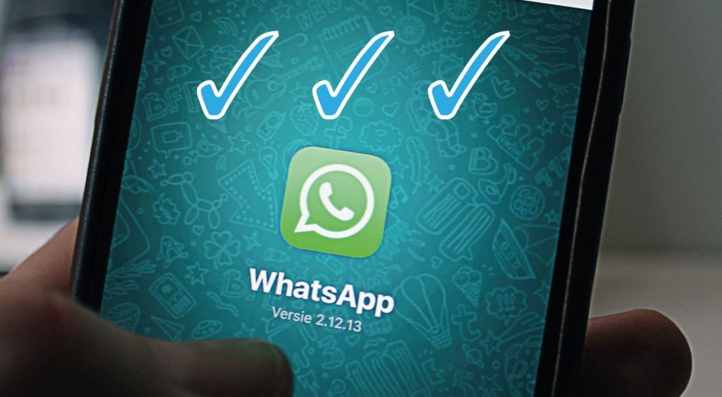 Novedad: el tercer chulo se activa si se toma un pantallazo Una nueva herramienta en WhatsApp ha dado mucho de qué hablar, pues según se ha dado a conocer de manera reciente, ahora será posible saber si alguien le toma captura a un chat, bien sea personal o un grupo.
