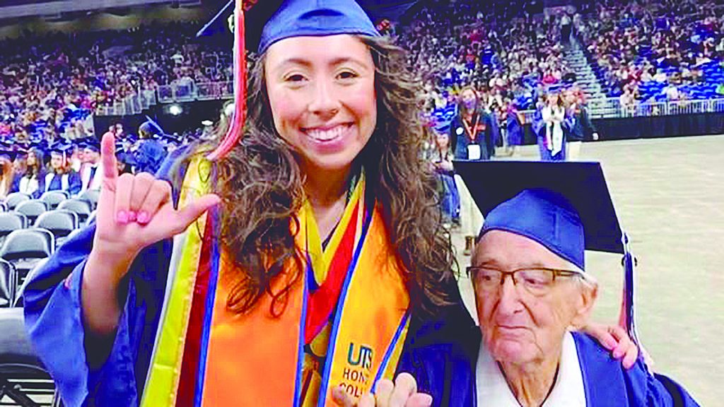 Se graduó el mismo día que su nieta Que un adulto mayor se gradúe como profesional ya no es una sorpresa, pero que lo logre hacer el mismo día que su nieta es toda una coincidencia.