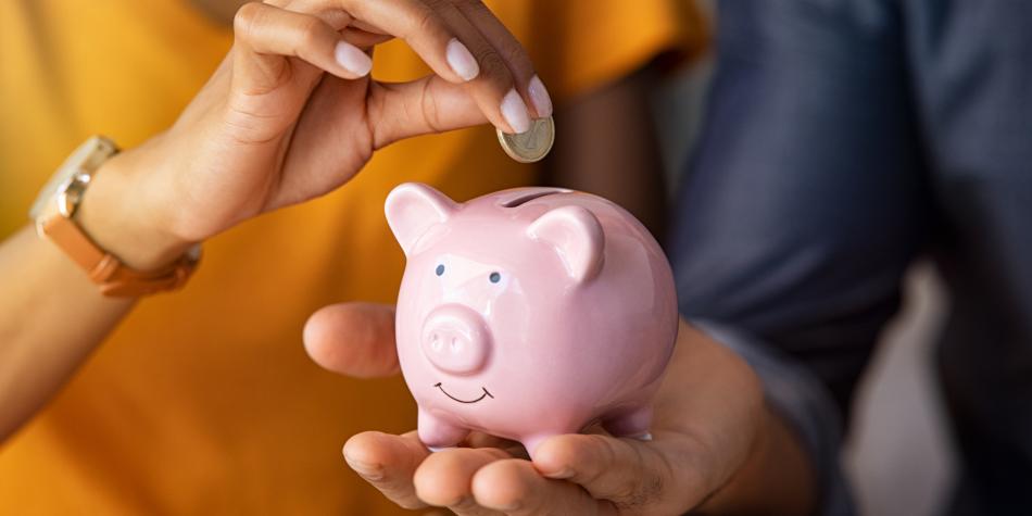 Subsidios de vivienda para que mujeres puedan adquirir casa propia La Secretaría de Hábitat invitó a las mujeres de la capital del país a inscribirse en el programa 'Mi Ahorro Mi Hogar', con el que la entidad busca subsidiar el arriendo y promover en los hogares más vulnerables que las mujeres jefas de hogar puedan adquirir su casa propia.