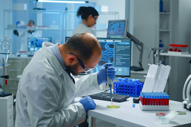 En 2022 Colombia empezará a producir lotes de vacunas 2 En 2022 Colombia empezará a producir lotes de vacunas Colombia y Canadá firmaron un memorando de entendimiento en el cual se acordó la producción de vacunas en el territorio nacional. La firma se realizó entre la entidad colombiana Vaxthera y la empresa canadiense de investigación en salud, Providence Therapeutics.