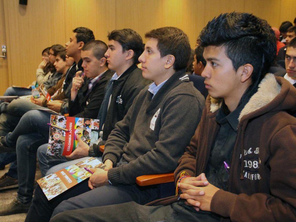 Pille tremenda oportunidad de camello 2 Pille tremenda oportunidad de camello Sabemos que la pandemia golpeó con fuerza la economía del país, muchas empresas tuvieron que cerrar sus puertas dejando a miles de personas sin trabajo y buscando en la informalidad un sustento para sus hogares.