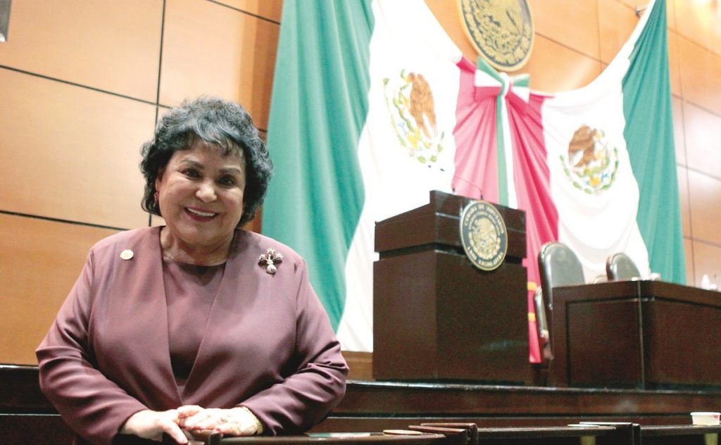 A sus 82 años falleció la famosa actriz Carmen Salinas 3 A sus 82 años falleció la famosa actriz Carmen Salinas La actriz mexicana Carmen Salinas, veterana estrella de recordadas telenovelas y en el cine, falleció este jueves, informó su familia a través de redes sociales.