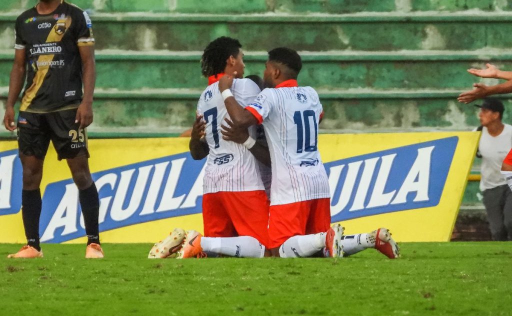 Dimayor investigará el polémico ascenso del Unión Magdalena 2 Dimayor investigará el polémico ascenso del Unión Magdalena Sigue la polémica por el triunfo del Unión Magdalena el pasado fin de semana en Villavicencio 2-1 frente a Llaneros F.C., que a la postre significó su regreso a la primera división del Fútbol Profesional Colombiano. La victoria, obtenida entre el minuto 94 y 95 del tiempo adicional, causó gran sospecha, por la forma en la que fueron conseguidas las dos anotaciones del ciclón.