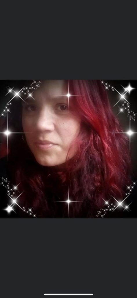 Leidy Catherine, la mujer a la que su esposo arrolló con un camión 1 Leidy Catherine, la mujer a la que su esposo arrolló con un camión Los rayos de sol que pegaban en la parte delantera de un furgón blanco calentaban las manos de Leidy Catherine Leguizamón León, quien con toda la fuerza y la valentía que la acompañaban, tenía sus palmas en el panorámico y permanecía de pie delante del vehículo, impidiendo que este avanzara, porque temía que su esposo se llevara a su pequeña hija, quien lloraba sin parar dentro de la cabina del camión.