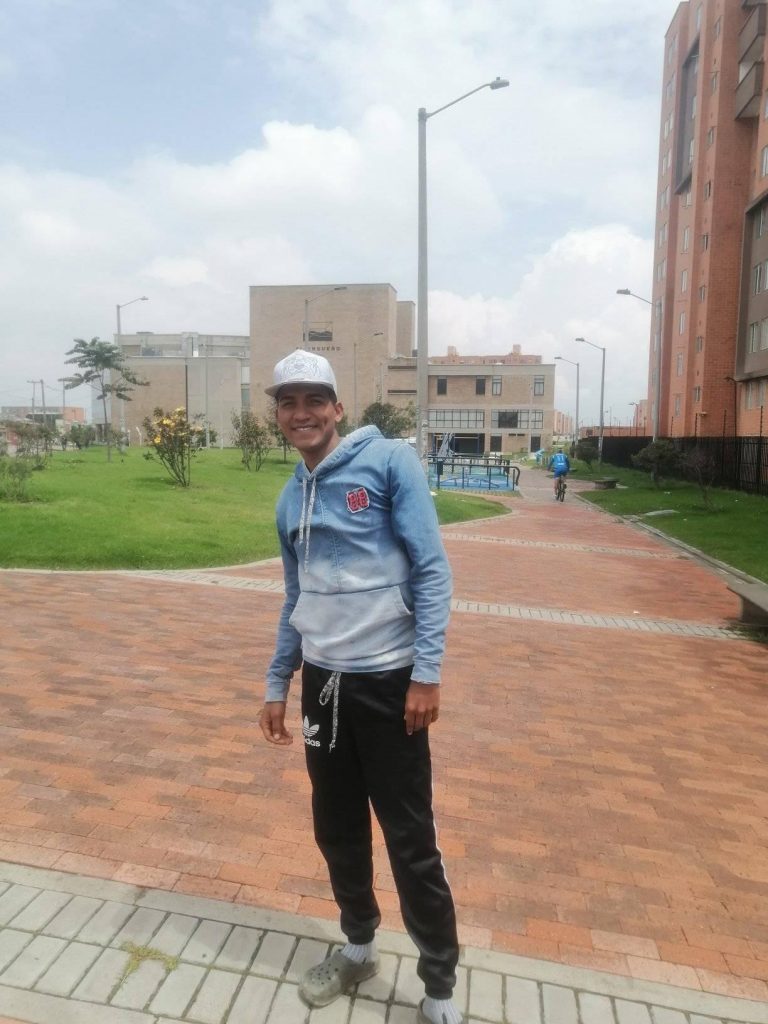 Familiares de Frandy claman justicia por su asesinato Con el cadáver de su hijo, Carín Ramírez viajaba ayer vía terrestre a Venezuela, aún pensando en la forma tan cruel en la que le arrebataron la vida al muchacho y la ineficacia de la justicia en este caso, ya que a los presuntos responsables de haber asesinado a su adoración los dejaron en libertad.