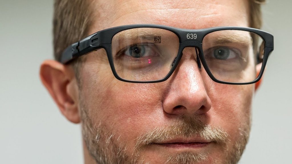 Estas son las gafas inteligentes que le permitirán hacer de todo 1 Estas son las gafas inteligentes que le permitirán hacer de todo La idea de ver hecho realidad todo lo que hace unos años en las películas se veía como ciencia ficción, con el pasar de los días es más que un hecho verídico. Las gafas inteligentes y el control de todas nuestras redes sociales al alcance de un vistazo es a lo que muchos productores tecnológicos apuntan hoy en día.